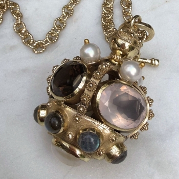 COLLIER MAJESTY