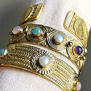 LES BRACELETS